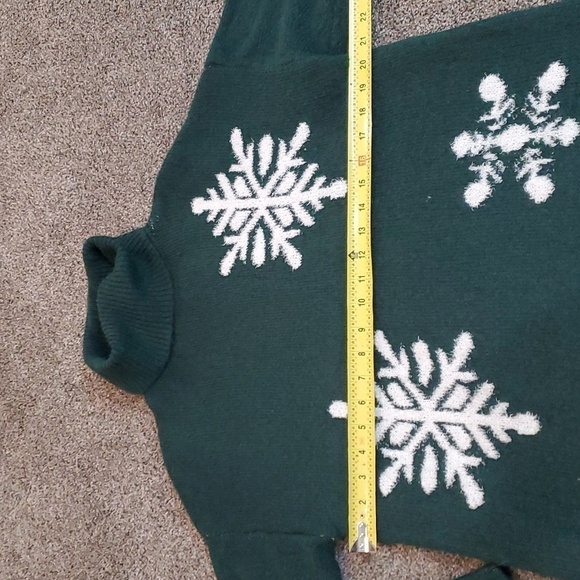 Anthropologie Cupcakes & Cashmere Turtleneck Snowflake Revolve Sweater sz M - Picture 3 of 9